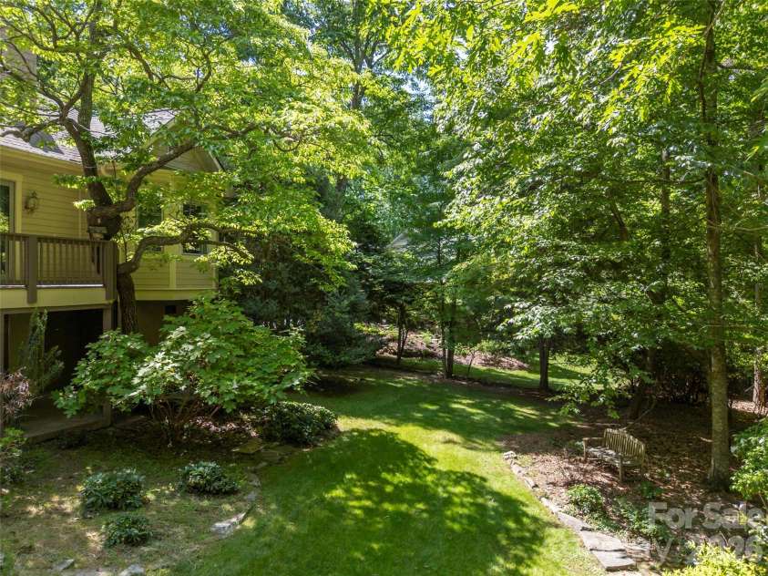 110 Little Cherokee Ridge, Hendersonville, NC 28739.  MLS# CAR4384204, YatesRealty ID 28805. 