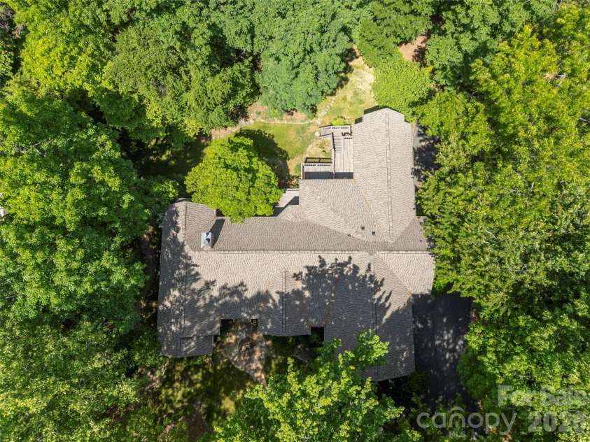 110 Little Cherokee Ridge, Hendersonville, NC 28739.  MLS# CAR4384204, YatesRealty ID 28805. 