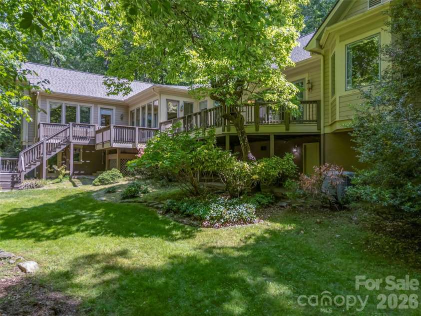 110 Little Cherokee Ridge, Hendersonville, NC 28739.  MLS# CAR4384204, YatesRealty ID 28805. Level back yard