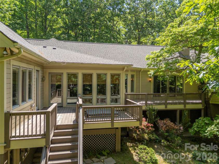 110 Little Cherokee Ridge, Hendersonville, NC 28739.  MLS# CAR4384204, YatesRealty ID 28805. Tiered rear deck