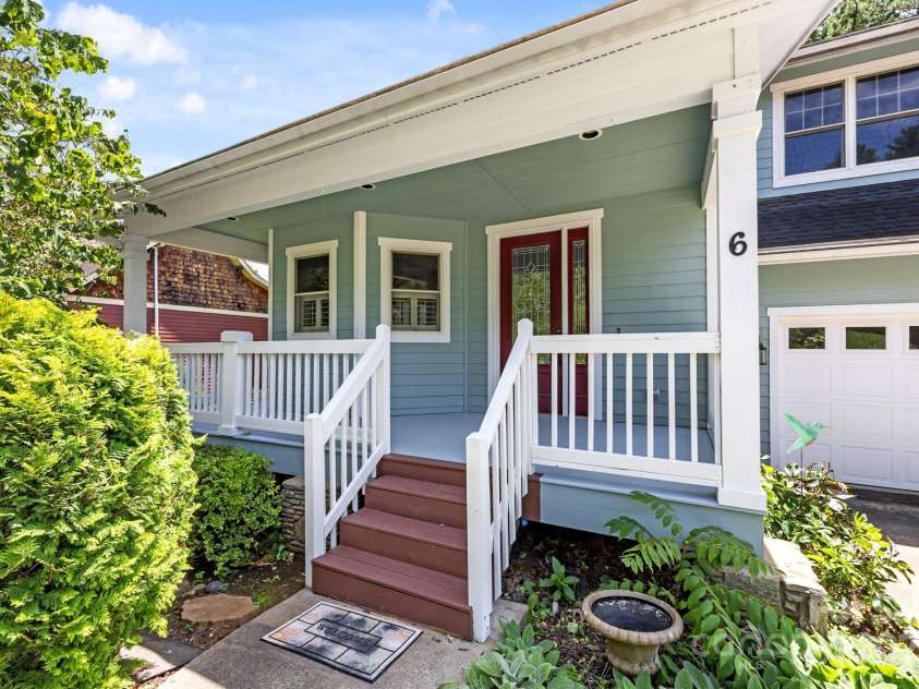 6 Oakhaven Terrace, Asheville, NC 28803.  MLS# CAR4282964, YatesRealty ID 28805. 