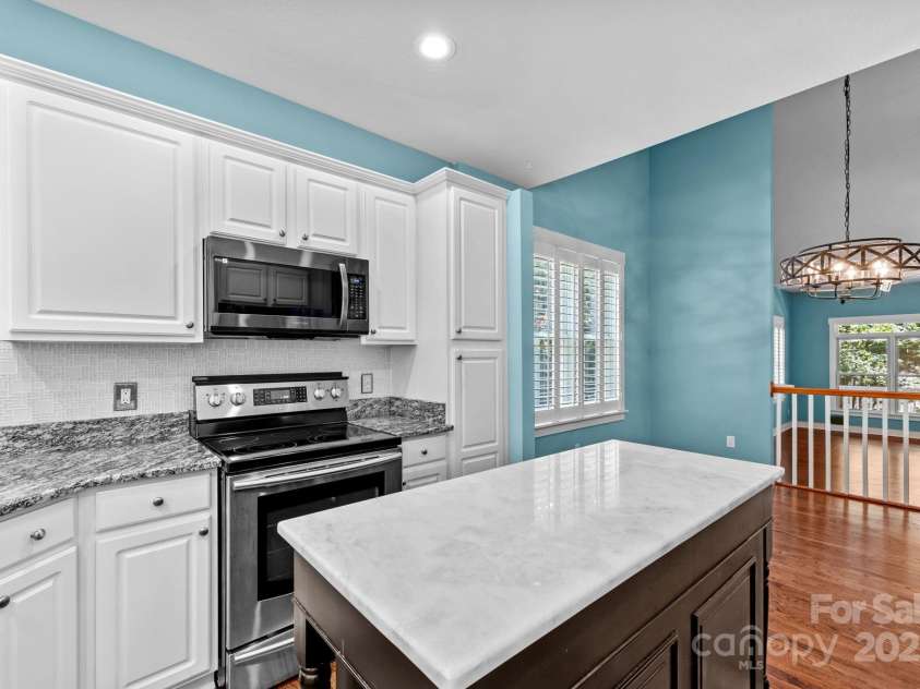 6 Oakhaven Terrace, Asheville, NC 28803.  MLS# CAR4282964, YatesRealty ID 28805. 