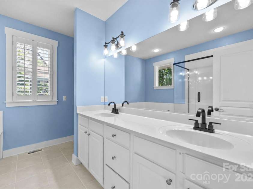 6 Oakhaven Terrace, Asheville, NC 28803.  MLS# CAR4282964, YatesRealty ID 28805. 