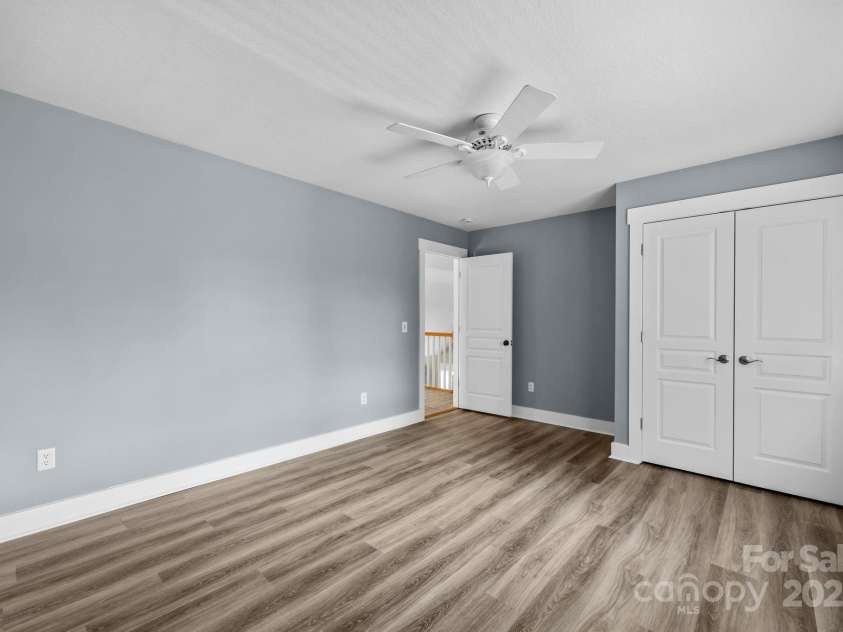 6 Oakhaven Terrace, Asheville, NC 28803.  MLS# CAR4282964, YatesRealty ID 28805. 