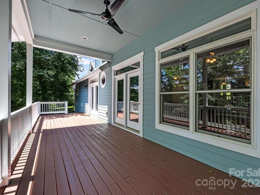 6 Oakhaven Terrace, Asheville, NC 28803.  MLS# CAR4282964, YatesRealty ID 28805. 