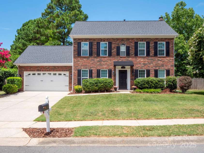 7601 Claiborne Woods Road, Charlotte, NC 28216.  MLS# CAR4282373, YatesRealty ID 28806. 