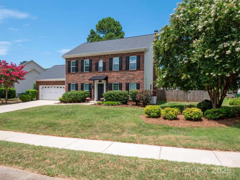 7601 Claiborne Woods Road, Charlotte, NC 28216.  MLS# CAR4282373, YatesRealty ID 28806. 