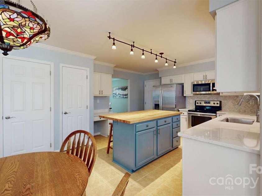 7601 Claiborne Woods Road, Charlotte, NC 28216.  MLS# CAR4282373, YatesRealty ID 28806. 