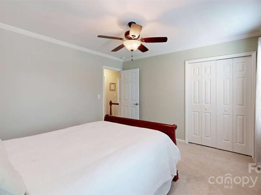 7601 Claiborne Woods Road, Charlotte, NC 28216.  MLS# CAR4282373, YatesRealty ID 28806. 