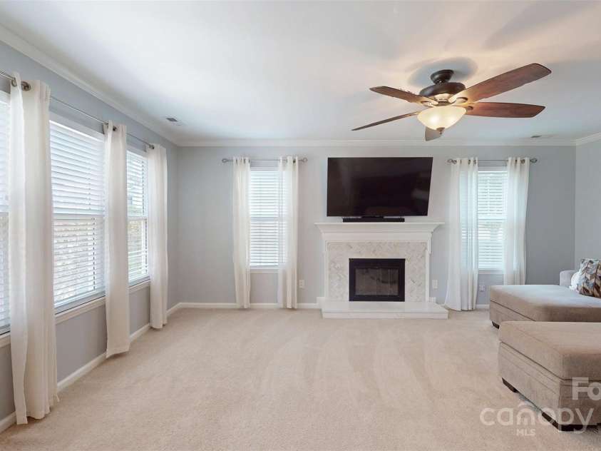 7601 Claiborne Woods Road, Charlotte, NC 28216.  MLS# CAR4282373, YatesRealty ID 28806. Living Room
