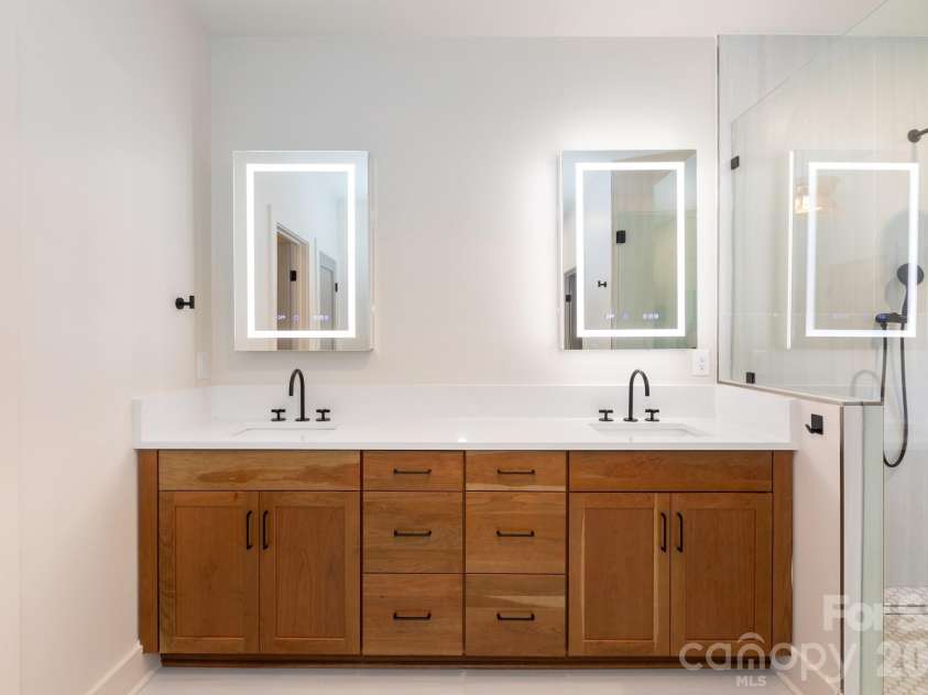 1602 Herrin Avenue, Charlotte, NC 28205.  MLS# CAR4388527, YatesRealty ID 28808. Primary Bath
