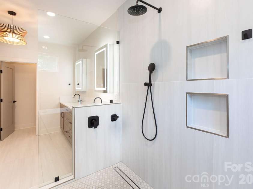 1602 Herrin Avenue, Charlotte, NC 28205.  MLS# CAR4388527, YatesRealty ID 28808. Primary Walk -in-closet