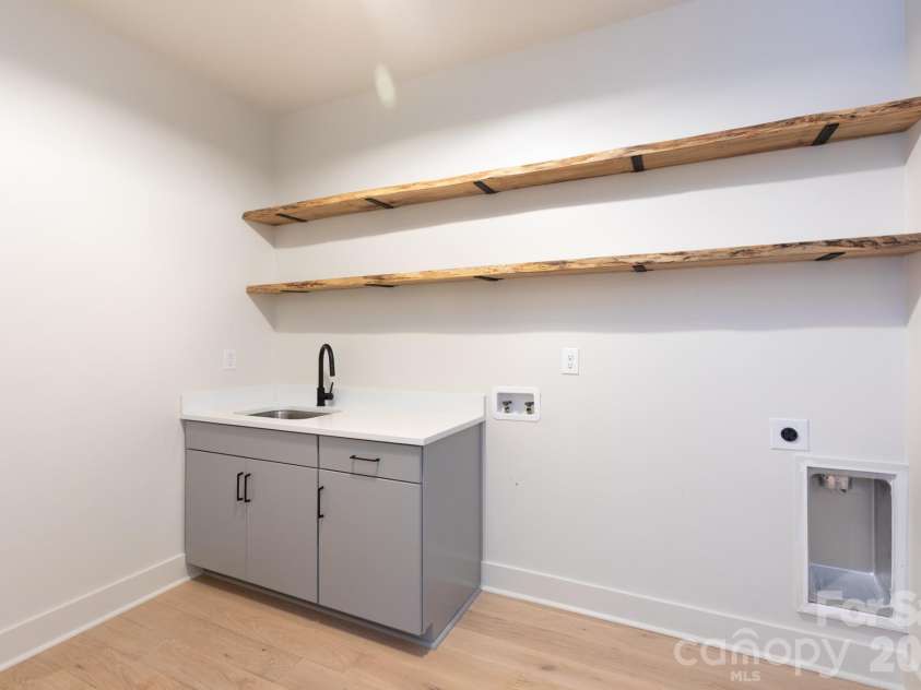 1602 Herrin Avenue, Charlotte, NC 28205.  MLS# CAR4416341, YatesRealty ID 28808. 
