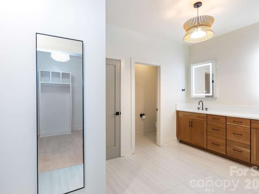 1602 Herrin Avenue, Charlotte, NC 28205.  MLS# CAR4416341, YatesRealty ID 28808. Primary bath