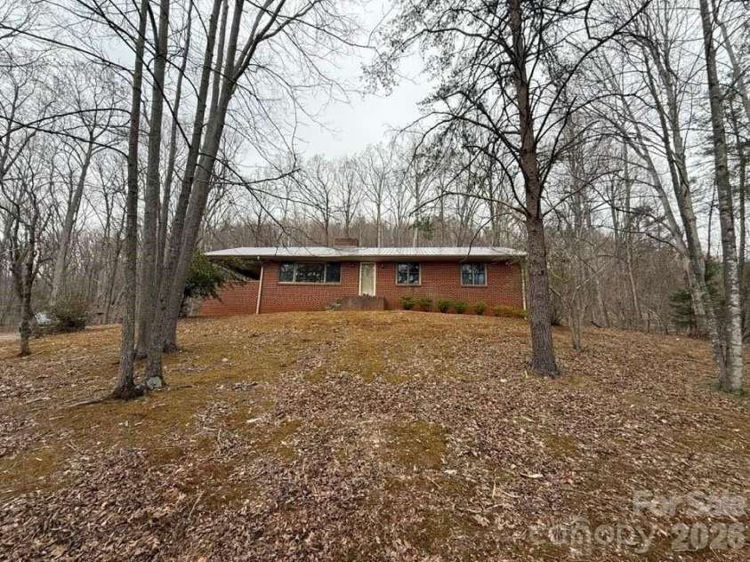 200 Little Wings Mountain Road, Columbus, NC 28722.  MLS# CAR4289310, YatesRealty ID 2881. Front view of home