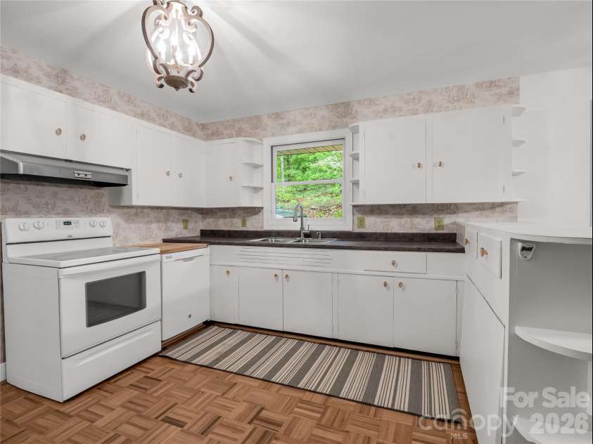 200 Little Wings Mountain Road, Columbus, NC 28722.  MLS# CAR4289310, YatesRealty ID 2881. Kitchen