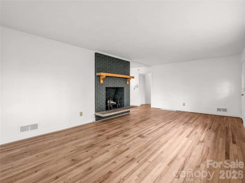 200 Little Wings Mountain Road, Columbus, NC 28722.  MLS# CAR4289310, YatesRealty ID 2881. Living Room