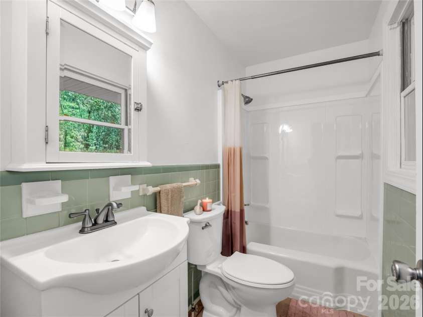 200 Little Wings Mountain Road, Columbus, NC 28722.  MLS# CAR4289310, YatesRealty ID 2881. Primary bedroom en-suite full bath