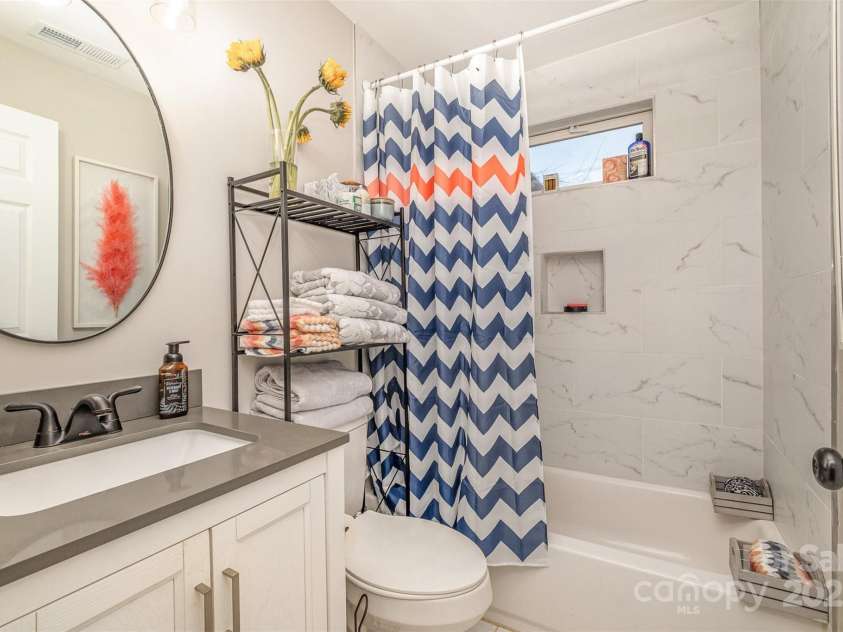 2137 Highland Street, Charlotte, NC 28208.  MLS# CAR4228273, YatesRealty ID 28810. 