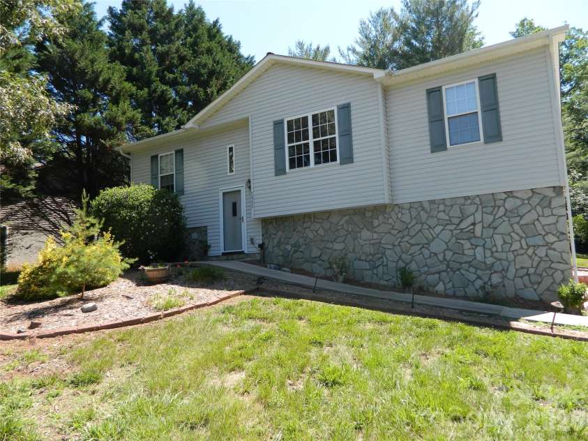 5320 Eider Lane, Granite Falls, NC 28630.  MLS# CAR4352899, YatesRealty ID 28811. 
