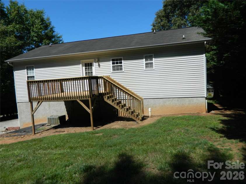 5320 Eider Lane, Granite Falls, NC 28630.  MLS# CAR4352899, YatesRealty ID 28811. 