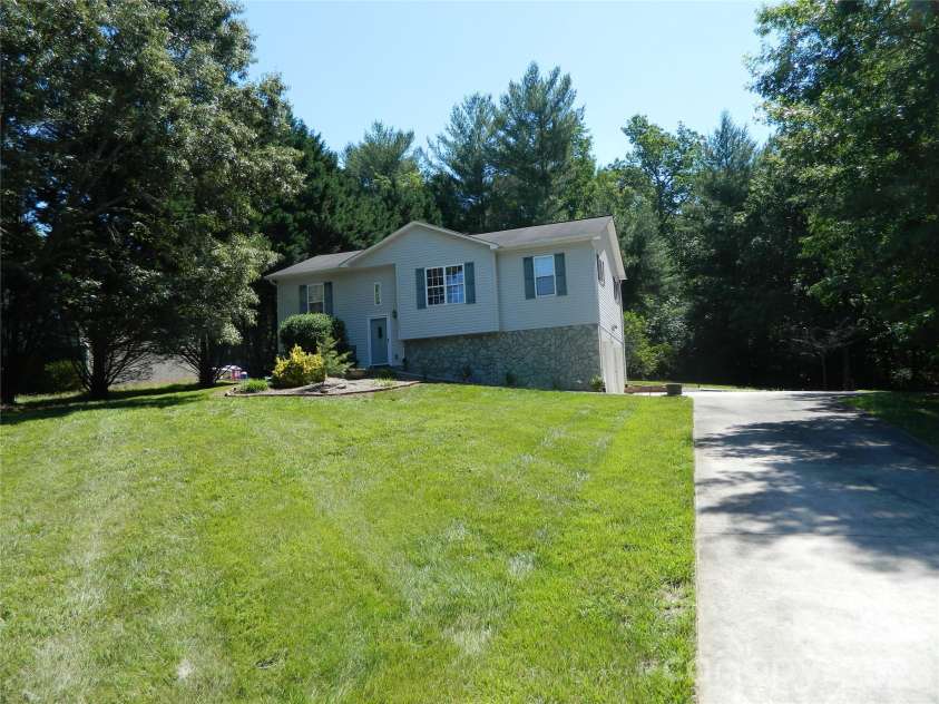 5320 Eider Lane, Granite Falls, NC 28630.  MLS# CAR4352899, YatesRealty ID 28811. 