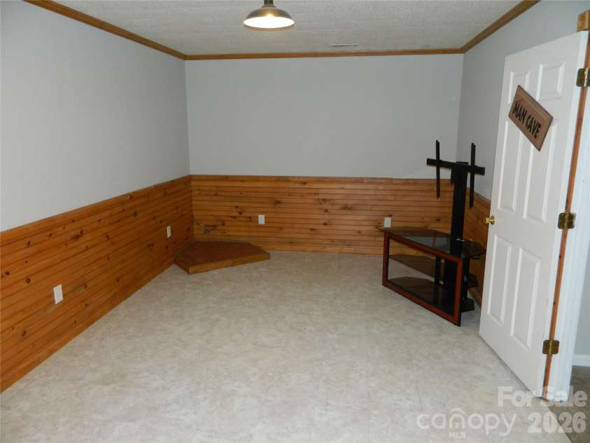 5320 Eider Lane, Granite Falls, NC 28630.  MLS# CAR4352899, YatesRealty ID 28811. 