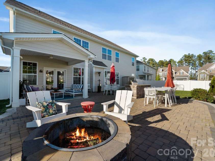 2111 Lapalma Trace, Lake Wylie, SC 29710.  MLS# CAR4363175, YatesRealty ID 28812. 