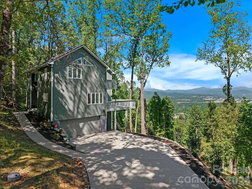 115 Chestnut Ridge Road, Mills River, NC 28759.  MLS# CAR4374970, YatesRealty ID 28813. 