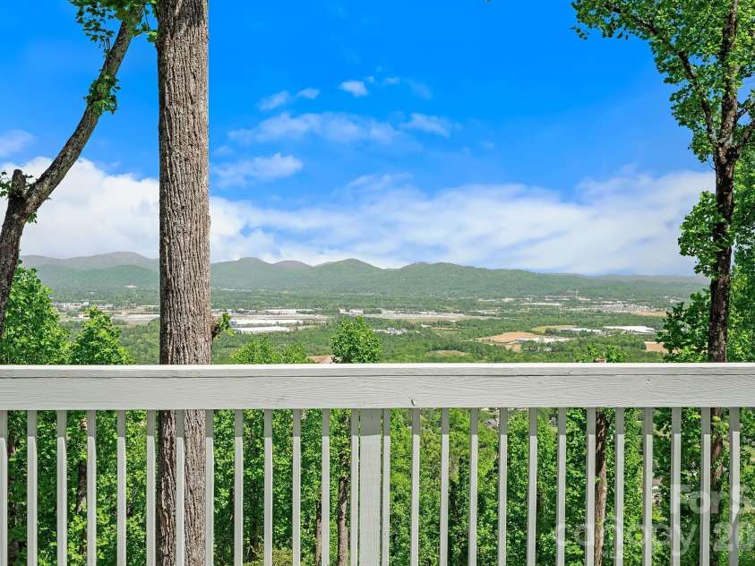 115 Chestnut Ridge Road, Mills River, NC 28759.  MLS# CAR4374970, YatesRealty ID 28813. 