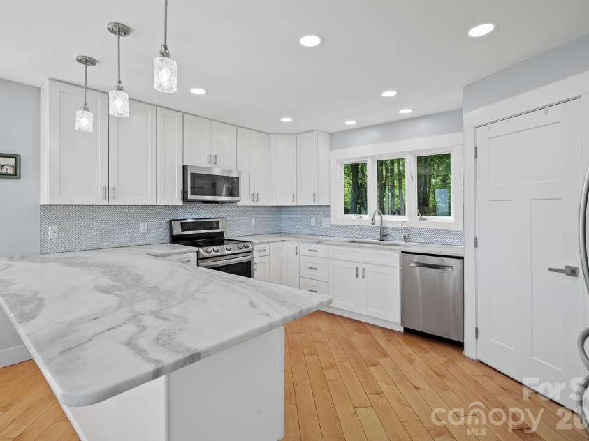115 Chestnut Ridge Road, Mills River, NC 28759.  MLS# CAR4374970, YatesRealty ID 28813. 