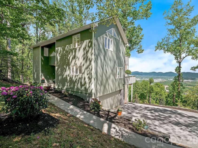 115 Chestnut Ridge Road, Mills River, NC 28759.  MLS# CAR4374970, YatesRealty ID 28813. 