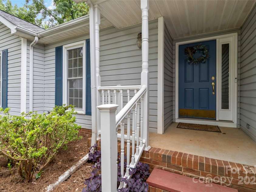2303 Valleyview Drive, Charlotte, NC 28215.  MLS# CAR4274117, YatesRealty ID 28814. 