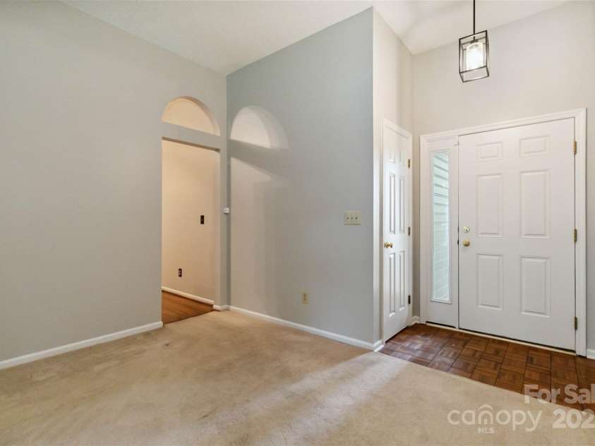 2303 Valleyview Drive, Charlotte, NC 28215.  MLS# CAR4274117, YatesRealty ID 28814. 