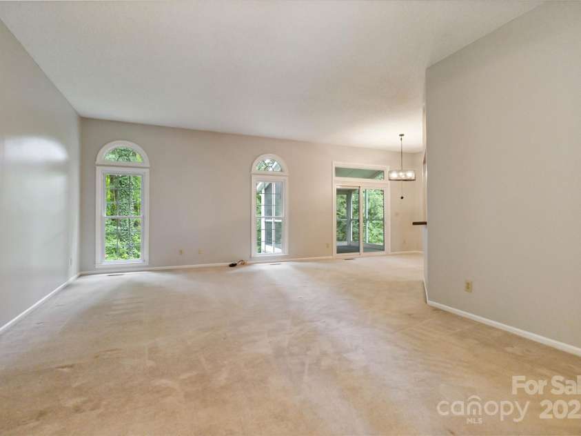 2303 Valleyview Drive, Charlotte, NC 28215.  MLS# CAR4274117, YatesRealty ID 28814. 