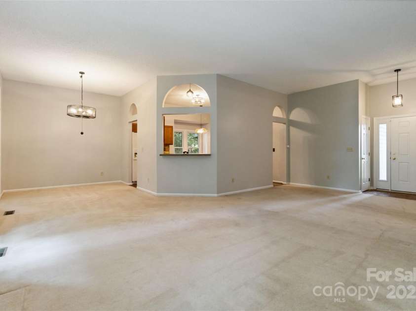 2303 Valleyview Drive, Charlotte, NC 28215.  MLS# CAR4274117, YatesRealty ID 28814. 