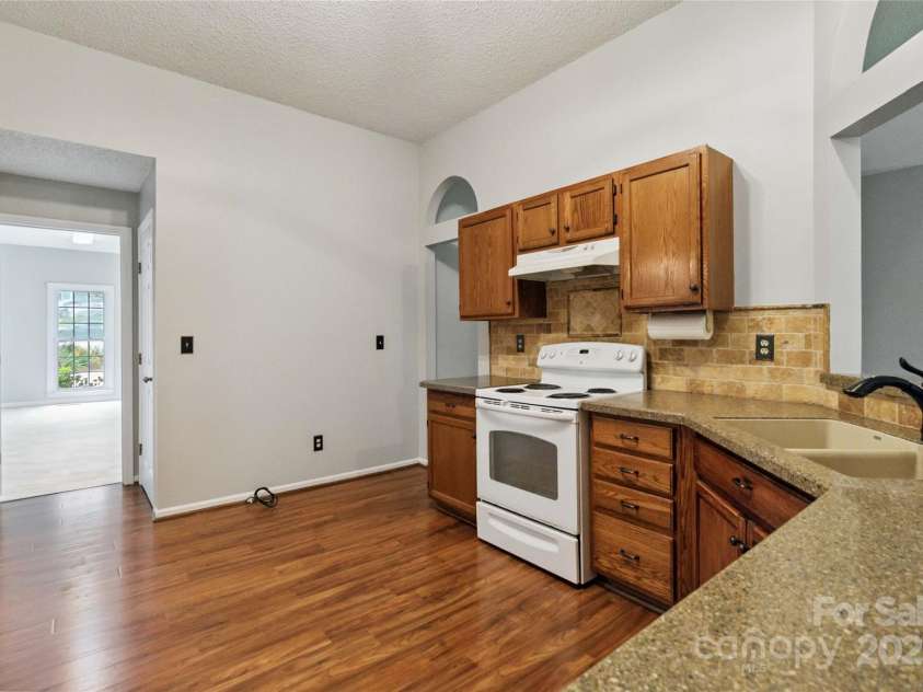 2303 Valleyview Drive, Charlotte, NC 28215.  MLS# CAR4274117, YatesRealty ID 28814. 
