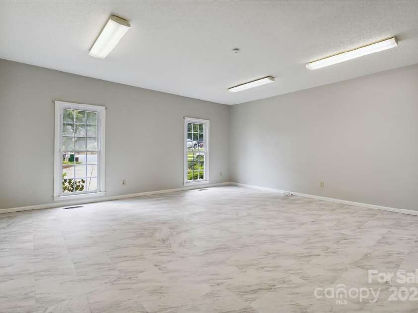 2303 Valleyview Drive, Charlotte, NC 28215.  MLS# CAR4274117, YatesRealty ID 28814. 