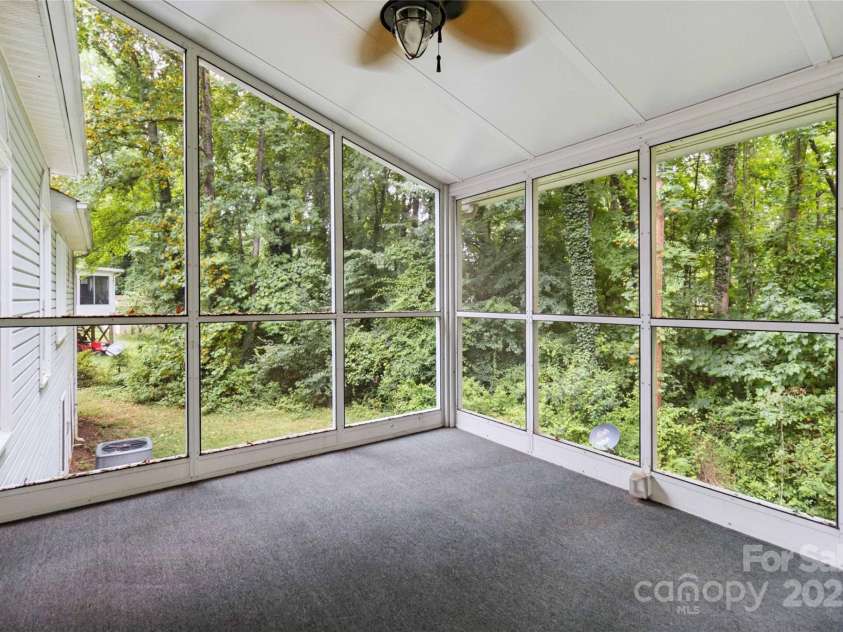 2303 Valleyview Drive, Charlotte, NC 28215.  MLS# CAR4274117, YatesRealty ID 28814. 