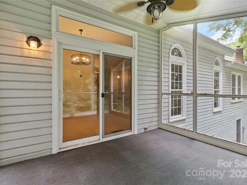 2303 Valleyview Drive, Charlotte, NC 28215.  MLS# CAR4274117, YatesRealty ID 28814. 