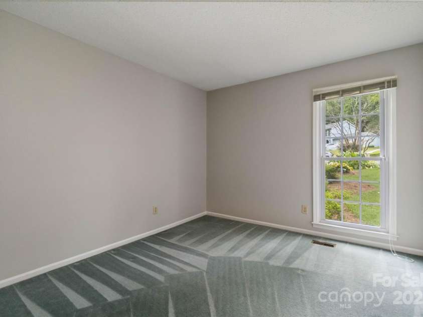 2303 Valleyview Drive, Charlotte, NC 28215.  MLS# CAR4274117, YatesRealty ID 28814. 
