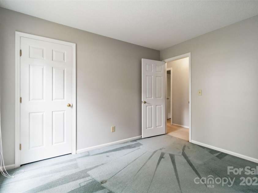 2303 Valleyview Drive, Charlotte, NC 28215.  MLS# CAR4274117, YatesRealty ID 28814. 
