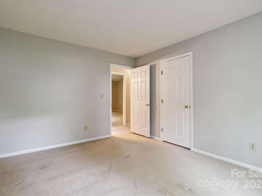 2303 Valleyview Drive, Charlotte, NC 28215.  MLS# CAR4274117, YatesRealty ID 28814. 
