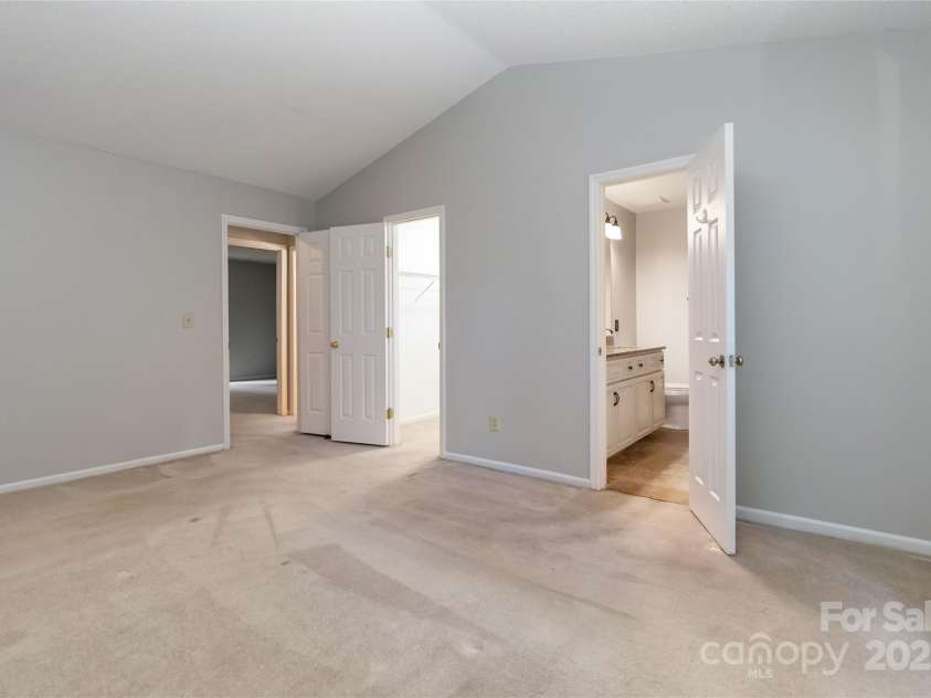 2303 Valleyview Drive, Charlotte, NC 28215.  MLS# CAR4274117, YatesRealty ID 28814. 