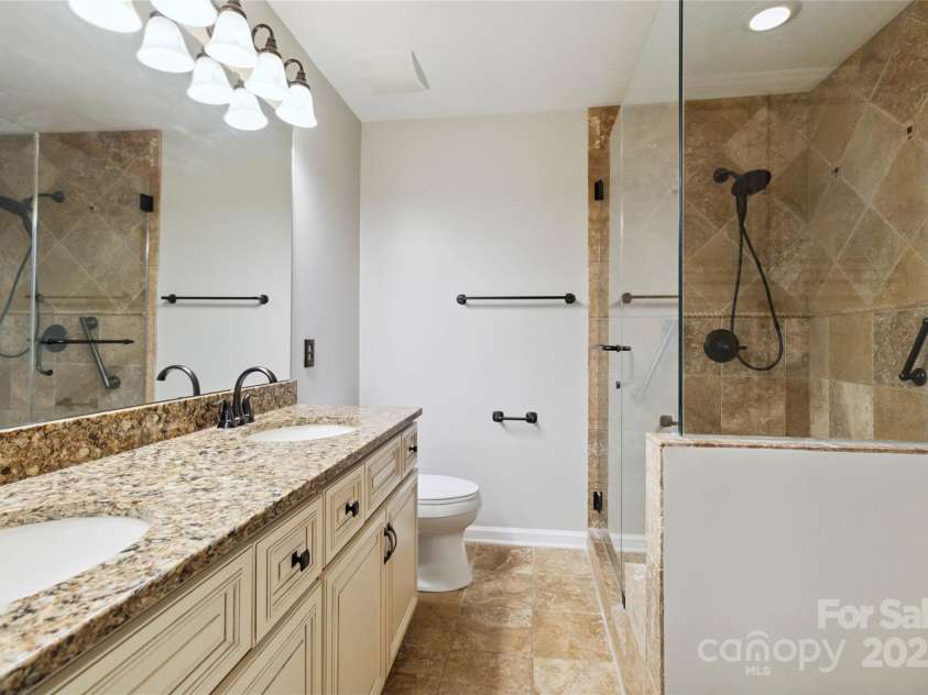 2303 Valleyview Drive, Charlotte, NC 28215.  MLS# CAR4274117, YatesRealty ID 28814. 