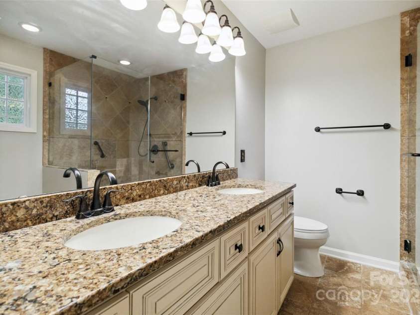 2303 Valleyview Drive, Charlotte, NC 28215.  MLS# CAR4274117, YatesRealty ID 28814. 
