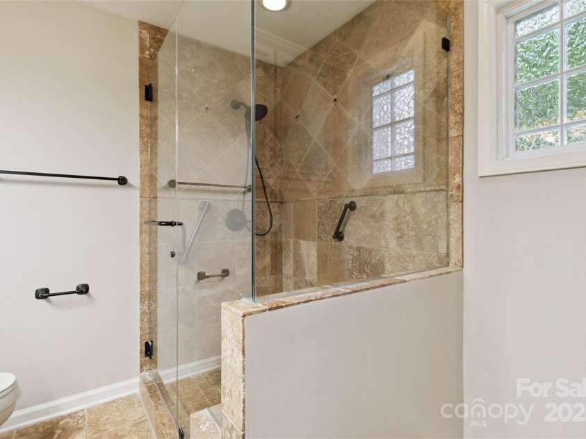 2303 Valleyview Drive, Charlotte, NC 28215.  MLS# CAR4274117, YatesRealty ID 28814. 