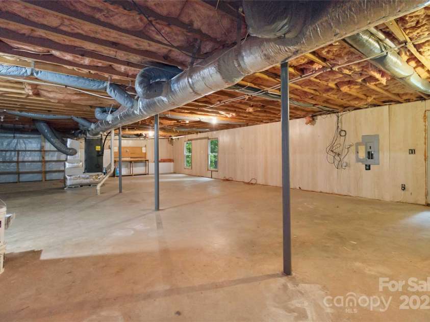 2303 Valleyview Drive, Charlotte, NC 28215.  MLS# CAR4274117, YatesRealty ID 28814. 