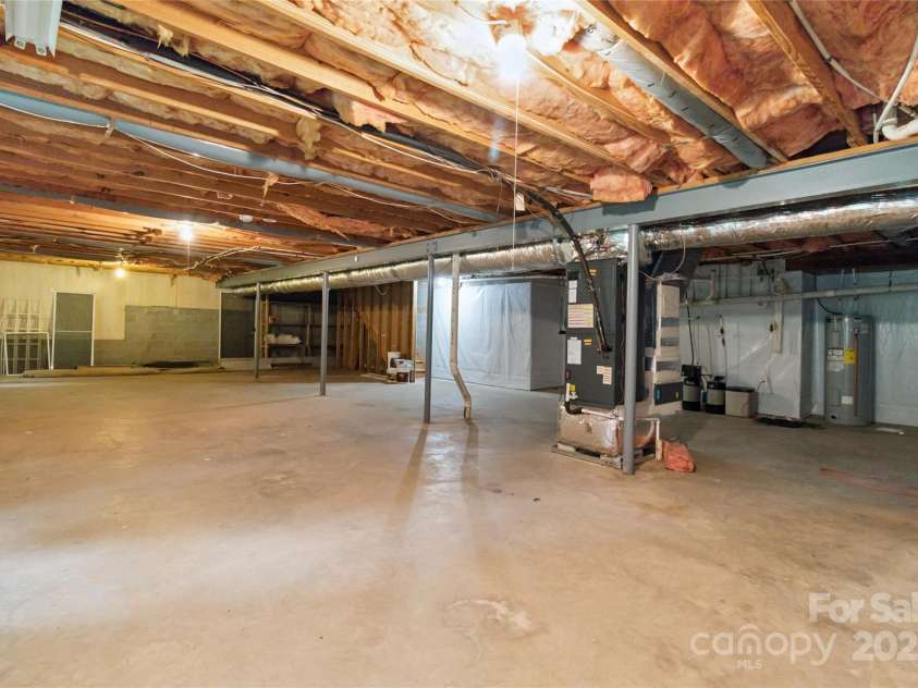 2303 Valleyview Drive, Charlotte, NC 28215.  MLS# CAR4274117, YatesRealty ID 28814. 