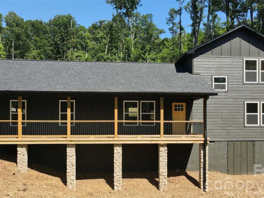 32 Star Drive, Marion, NC 28752.  MLS# CAR4390028, YatesRealty ID 28814. 